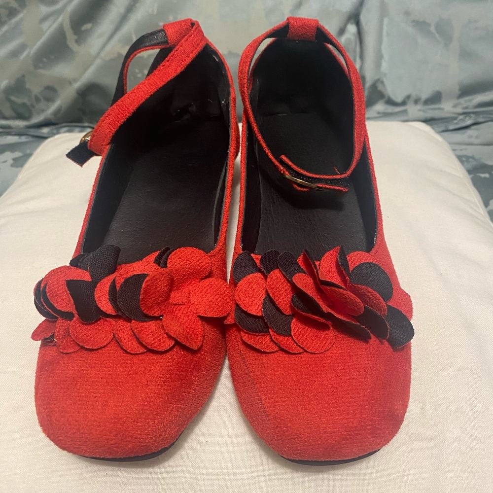 Girls Red shoes with a low heel